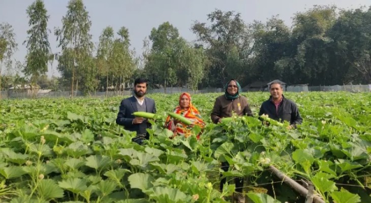 এক মৌসুমেই লাখ টাকার আয় মিজানুরের